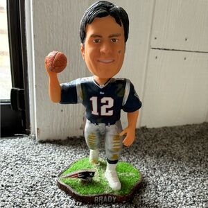 Vintage Forever Collectibles Legends of “The Field” Tom Brady Bobblehead